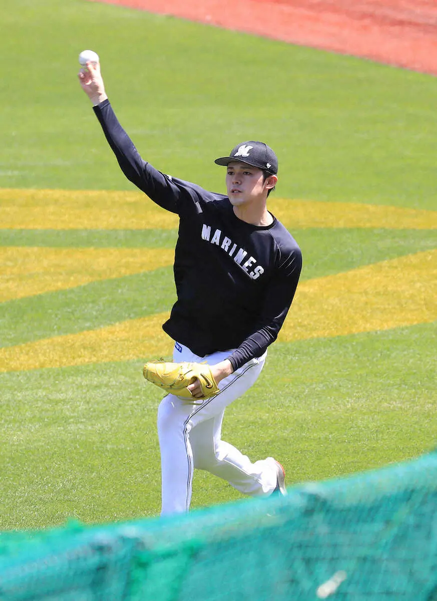 【画像・写真】4日の試合前にキャッチボールをする佐々木朗希（撮影・篠原岳夫）
