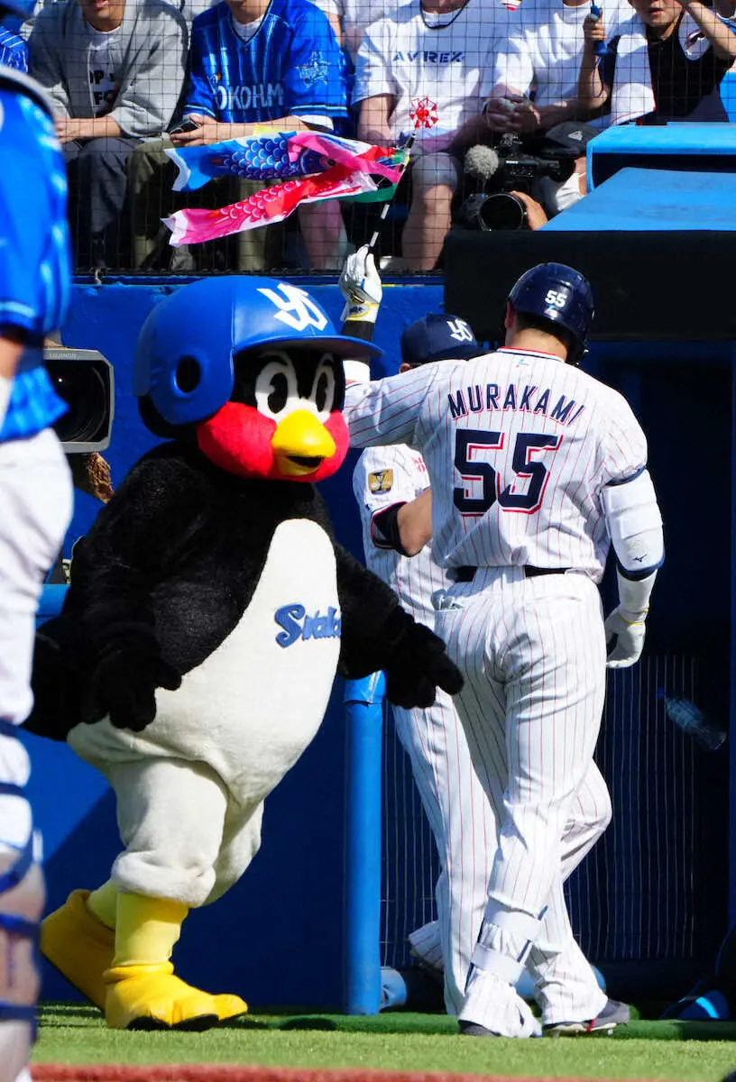 【画像・写真】ヤクルト村上宗隆お目覚め！　今季初の2戦連発は同点2ラン　神宮球場メモリアル弾は逃し8002号