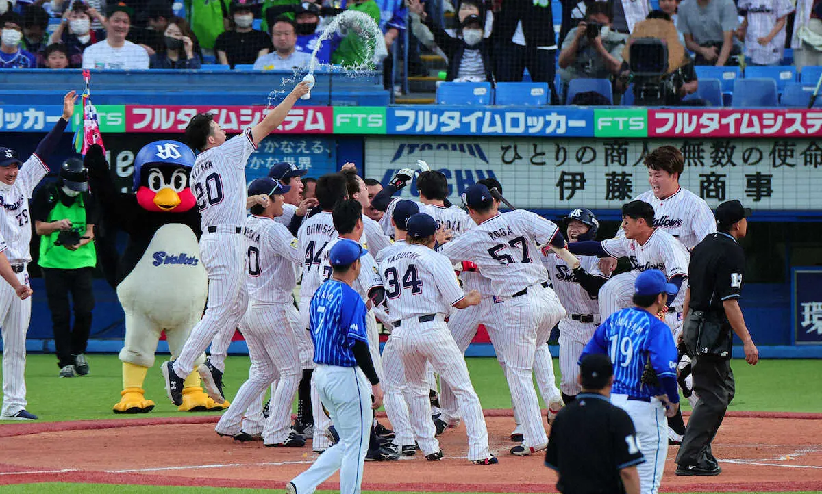 【画像・写真】ヤクルトが歴史的打ち合い制した！セ記録に「あと1」と迫る11発空中戦、最後は長岡サヨナラ2ラン