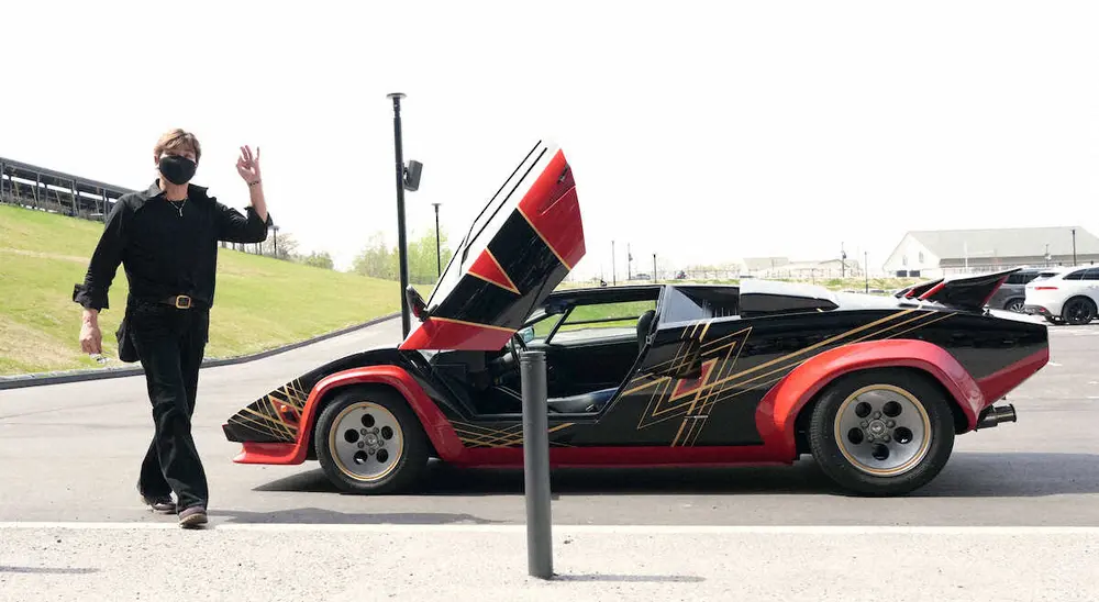 【画像・写真】計8300万円!?　日本ハム・新庄監督、新カウンタックで球場入り「みんな渋滞になるくらいガン見」