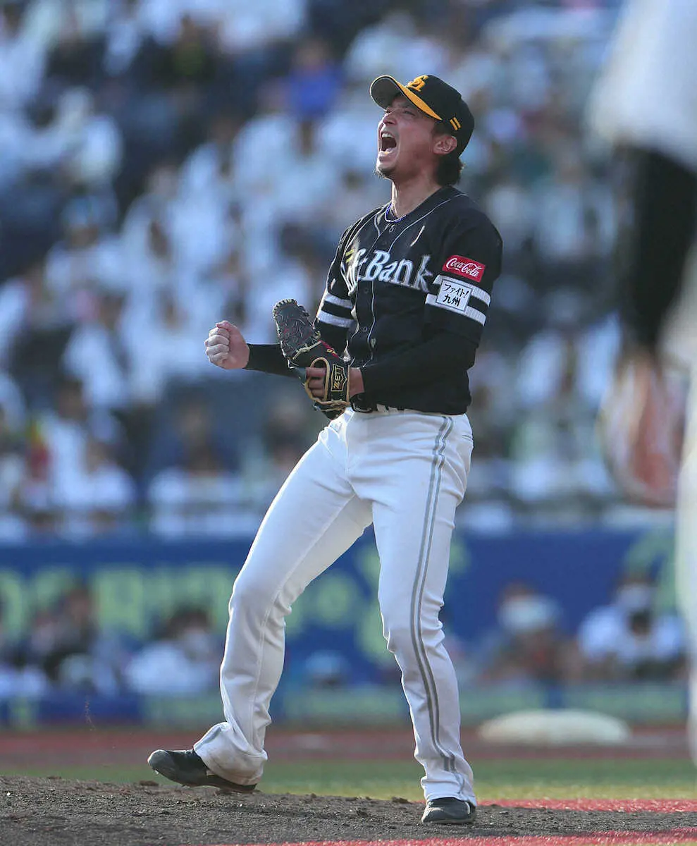 【画像・写真】＜ロ・ソ＞8回、佐藤から三振を奪い吠える東浜（撮影・光山　貴大）