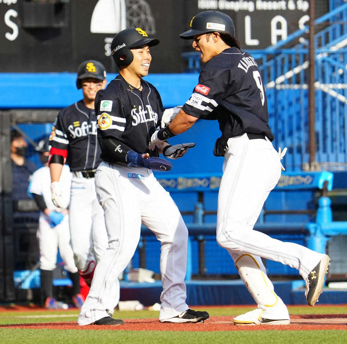 【画像・写真】ソフトバンク逆転勝ち!柳田がバックスクリーン2打席連発　8回3失点の東浜に3勝目“贈った”