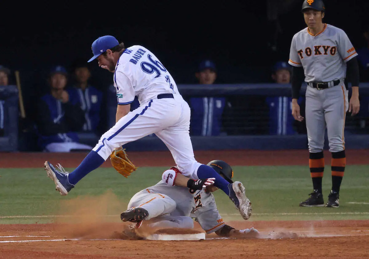 【画像・写真】巨人ドラ4の門脇　執念の一塁スライディングで勝ち越し　バウアーとの交錯にSNSでも物議