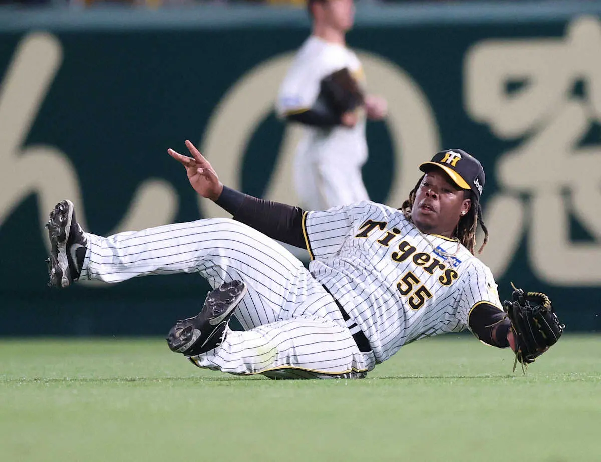 【画像・写真】虎の村神様打たれた…セ記録「開幕から31回連続無失点」に並ぶも、サンタナに一発浴び新記録ならず