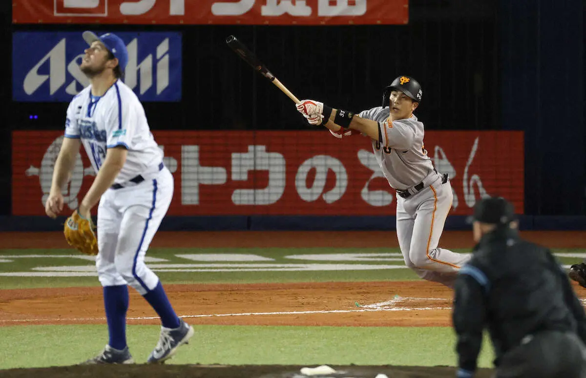 【画像・写真】＜D・巨＞6回、門脇はバウアーから2ランを放つ　（撮影・西川祐介）