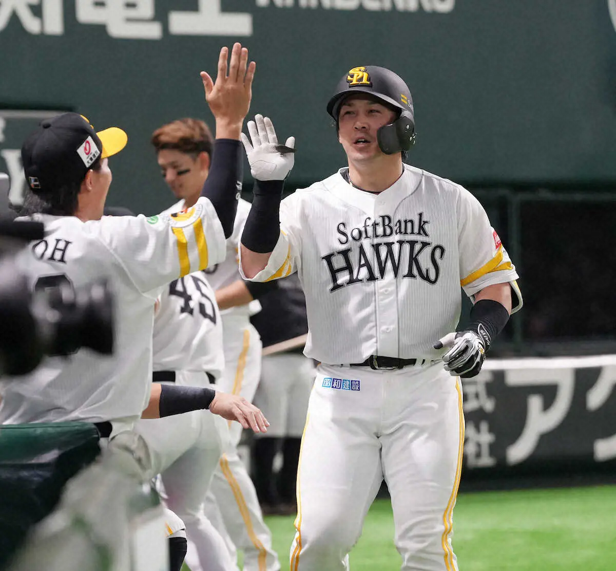 【画像・写真】ソフトバンク　甲斐が今季80打席目で1号アーチ　同点の一発に「完璧に捉えることができた」