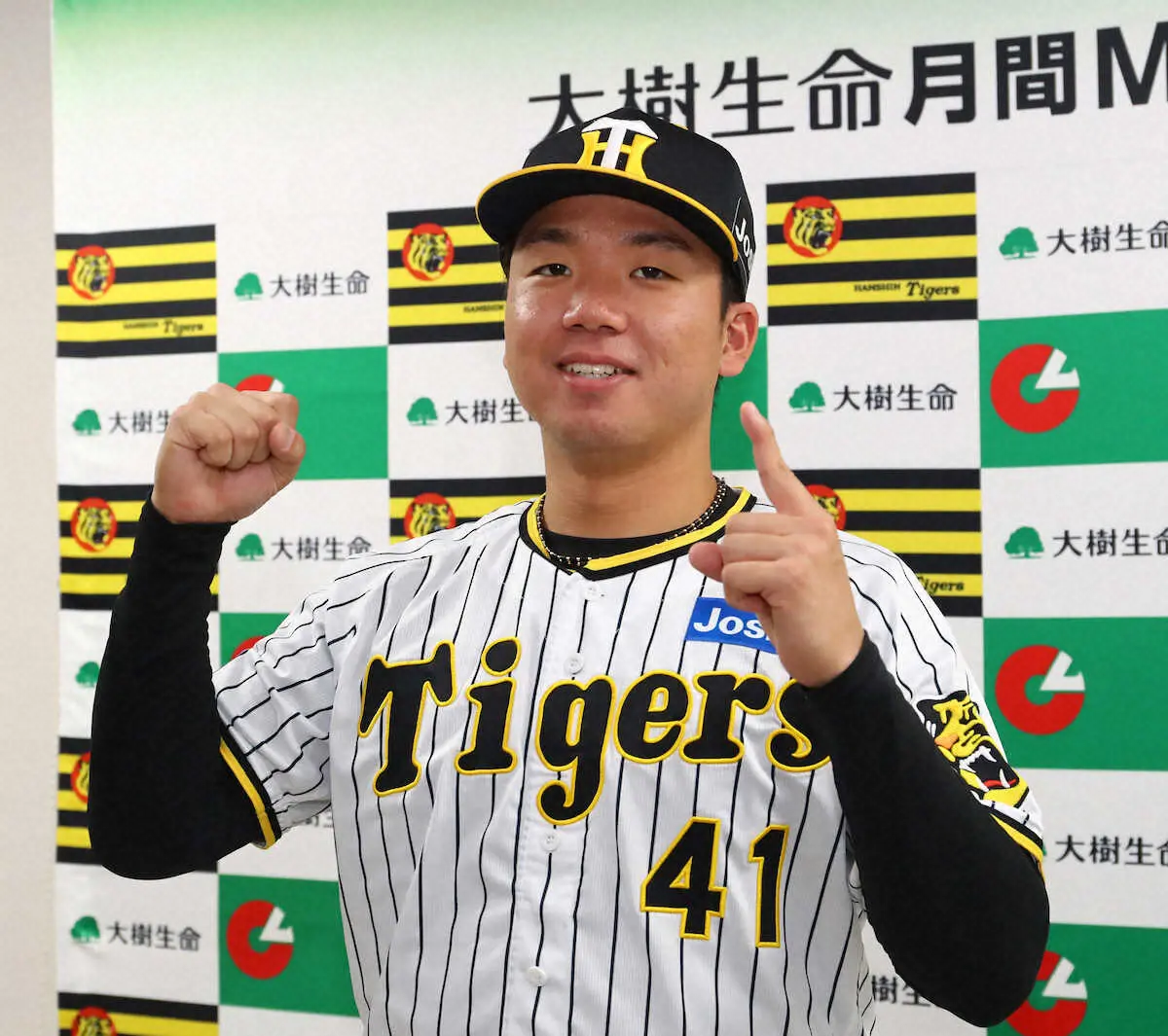 【画像・写真】初月間MVP・虎の村神様　“師匠”青柳に「何か買ってもらおうかな」　新目標10勝達成へご褒美設定