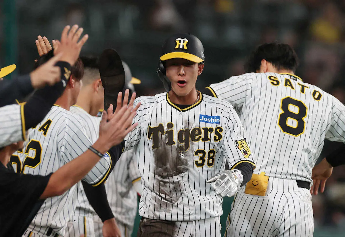 【画像・写真】【内田雅也の追球】堅実野球の「ギャンブル」控え選手を起用している場面で勝負に出た岡田監督