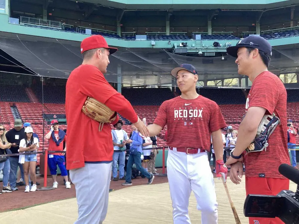 【画像・写真】ヌートバーが吉田正尚とWBC優勝以来の再会　「彼はやはり頭がいいね」打撃について質問