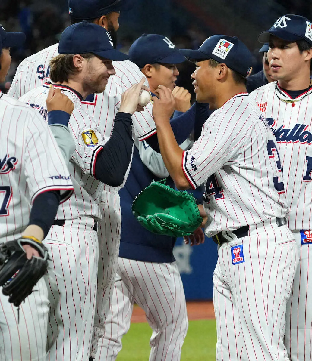 【画像・写真】ヤクルト　新助っ人ピーターズが来日初勝利　6回無失点、無四球と制球力光る「内山のリードが良かった」