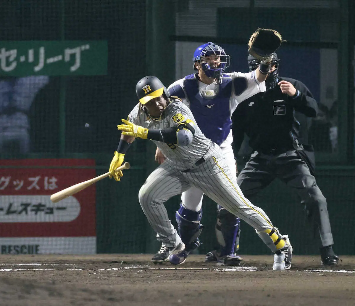 【画像・写真】6回、ミエセスの三ゴロの間に1点を追加（撮影・岸　良祐）