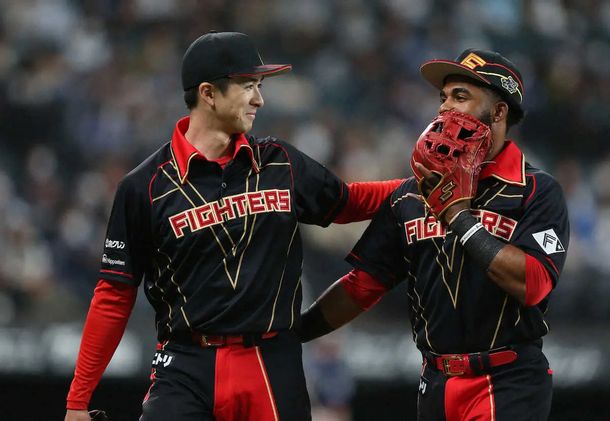 【画像・写真】完封ペースのハム上沢にアクシデント　右臀部付近に打球直撃も治療後に併殺で仕留める