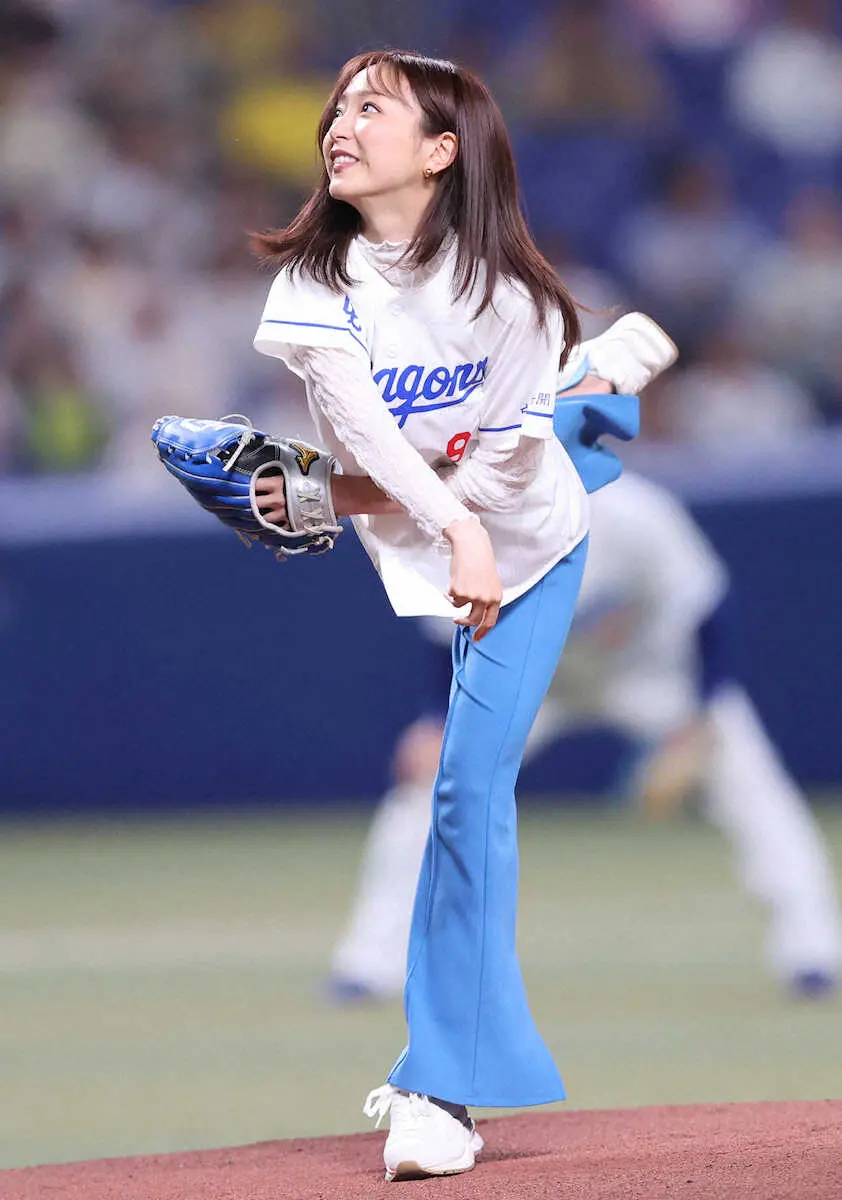 【画像・写真】名古屋市出身のフジテレビ・佐久間みなみアナがバンテリンドームで始球式「夢の中にいるような体験」