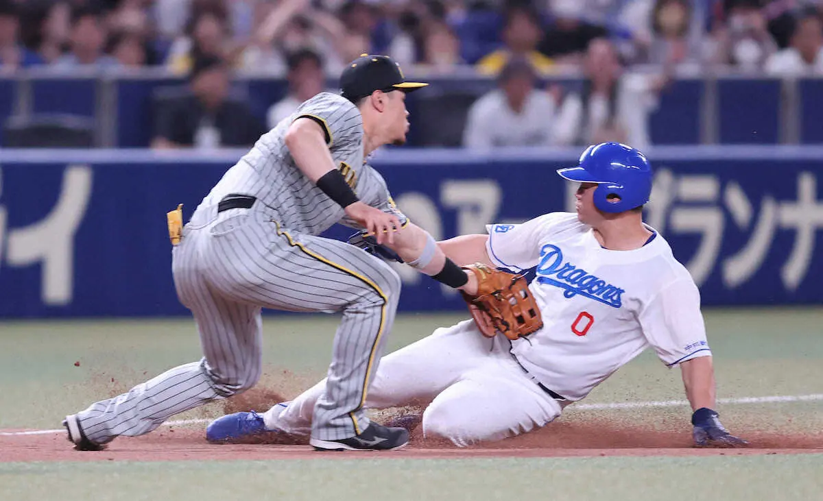 【画像・写真】中日　嘘だろ～石川昂のホームイン認められず　8回に3安打を放ちながら無得点　立浪監督もムッツリ