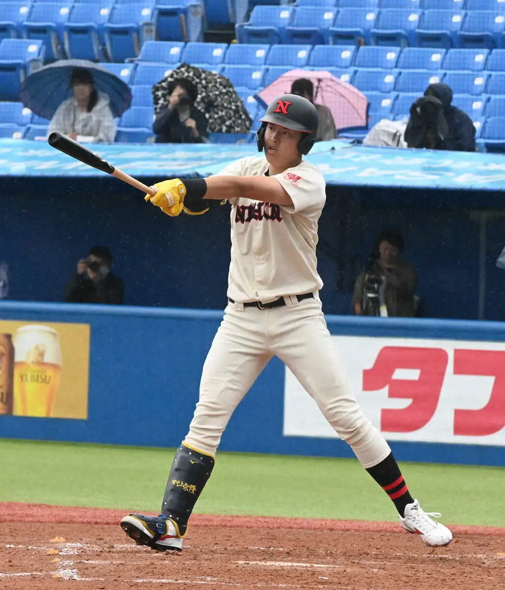 【画像・写真】神宮で村上弟デビュー！　日大・村上慶太の初打席は空振り三振