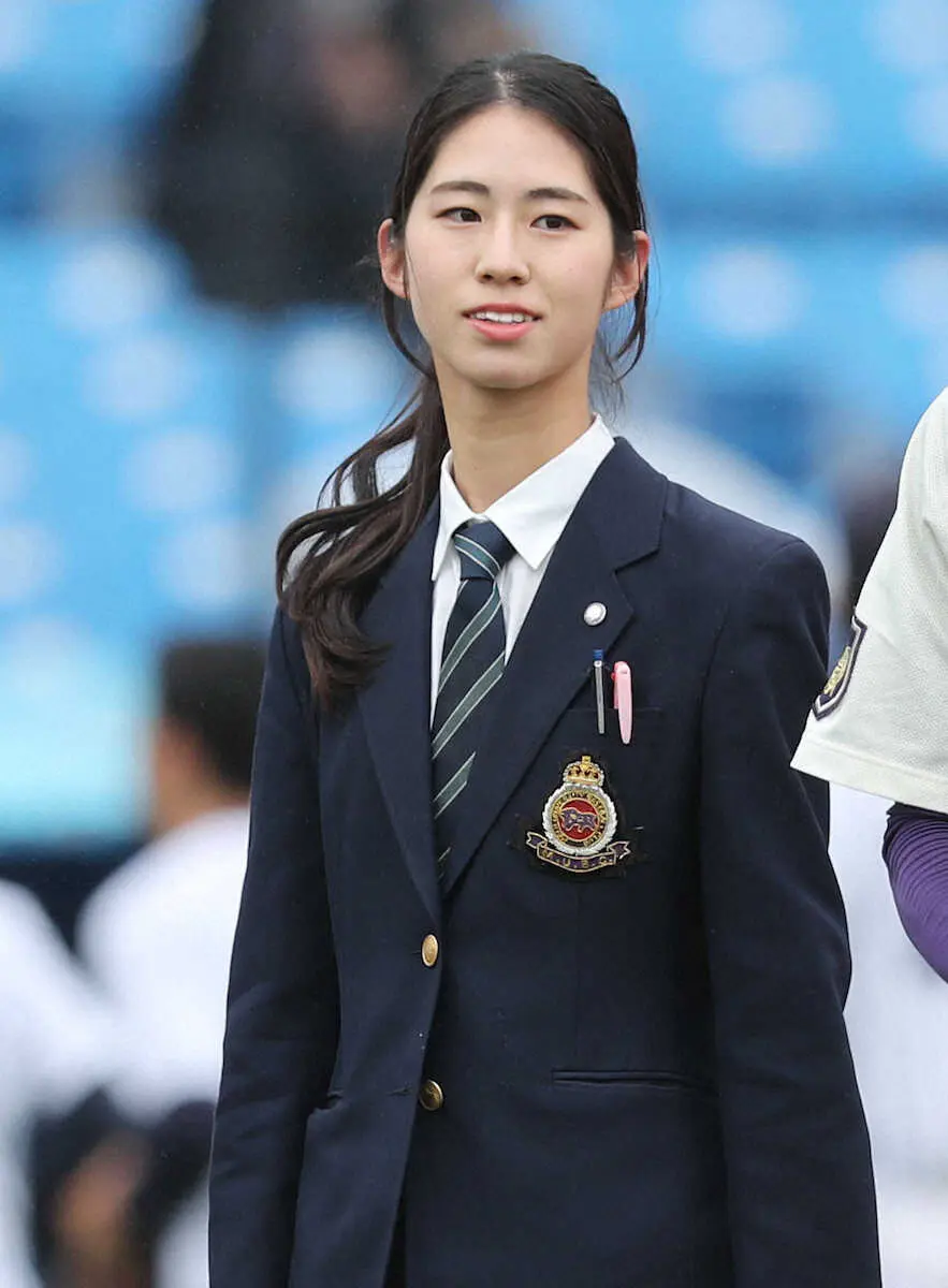 【画像・写真】明大・萬谷マネ、初ベンチも勝利に笑顔　野球部では2人目の女子マネジャー
