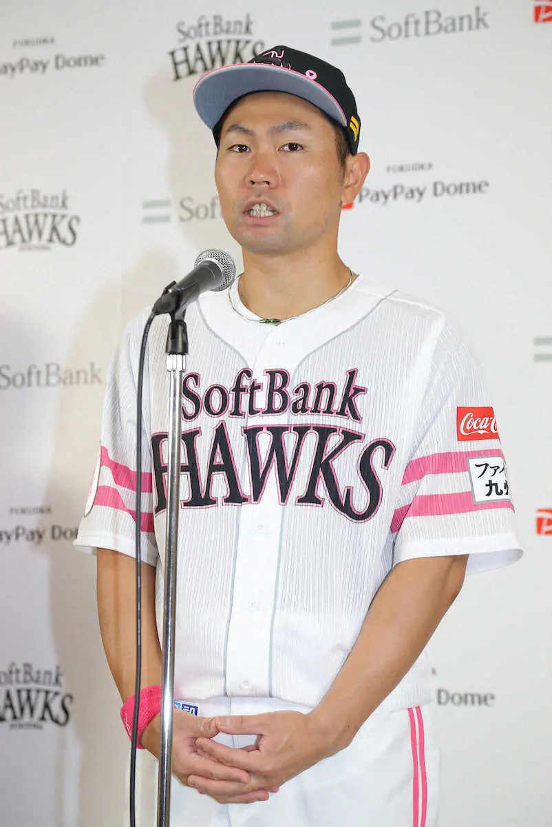 【画像・写真】ソフトバンクがピンクリボン活動で629万円を寄付　贈呈式で中村晃とOBの鳥越裕介氏が乳がん撲滅訴える