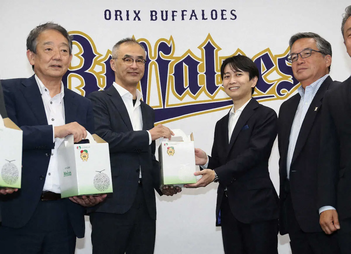 【画像・写真】「キャンプ地みやざきシリーズ」開催のオリックスを宮崎市・清山市長らが表敬訪問