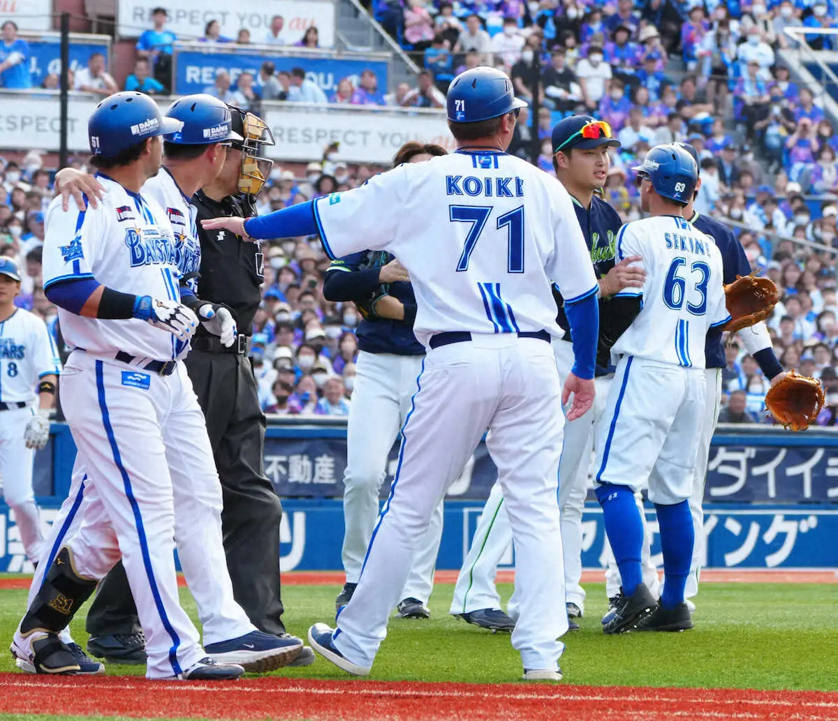 【画像・写真】DeNA“一触即発”の一戦制し3連勝！関根がハッスル先制＆決勝打　3死球受け7回ハマスタ騒然、怒号も