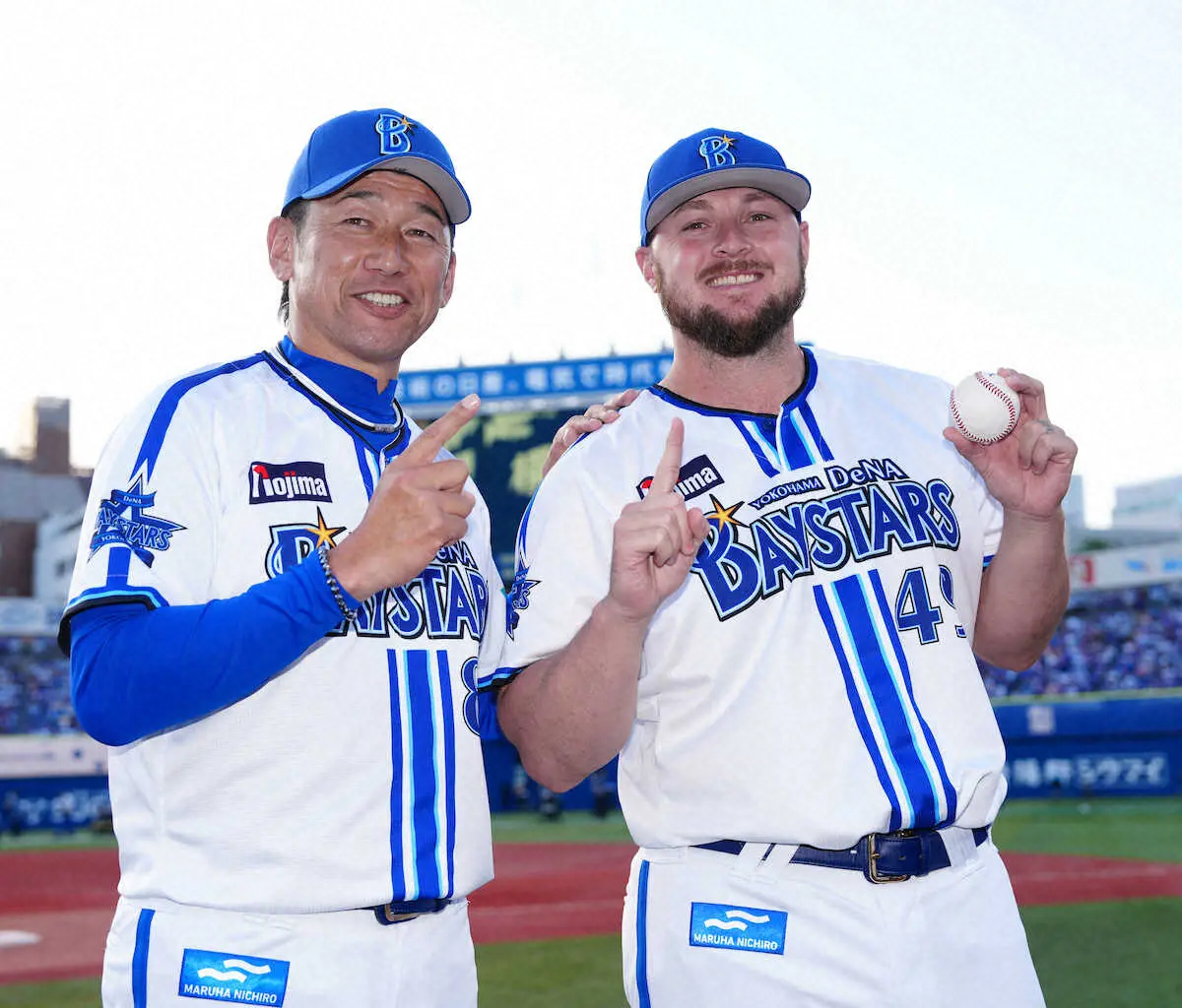 【画像・写真】「ヤレバデキル！」　DeNAの中継ぎ右腕ウェンデルケンが来日初勝利　お立ち台で得意の日本語を披露