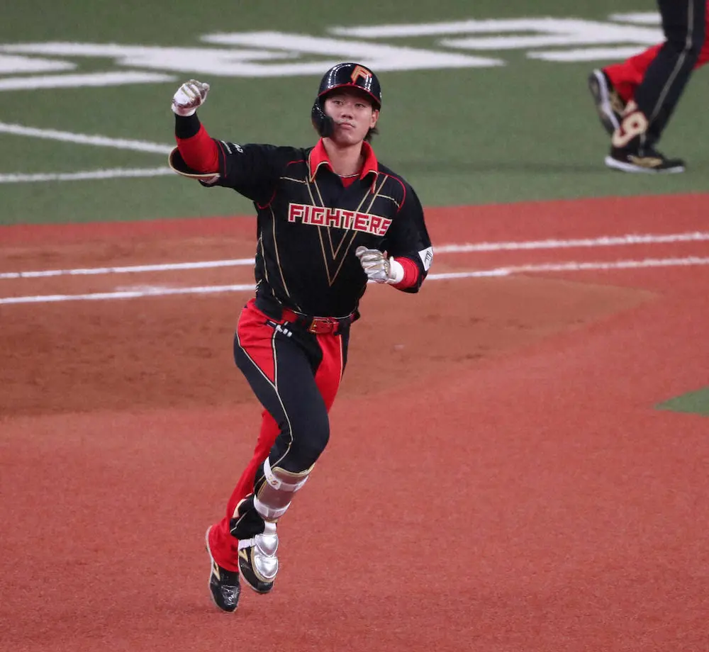 【画像・写真】日本ハム・福田光　地元大阪でプロ1号の中越え2ラン「地元大阪で打ててマジでうれしいです！」