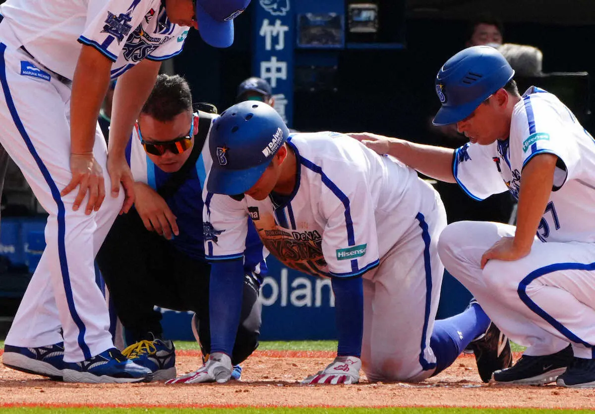 【画像・写真】DeNA・京田が神ヘッスラで生還のはずが…　捕手の中村と交錯し負傷交代のアクシデント