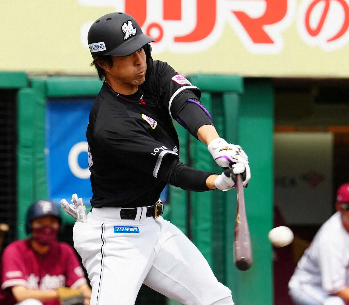 【画像・写真】ロッテ・岡が千金の適時二塁打　「なんとか追加点を」とスローカーブ打ち