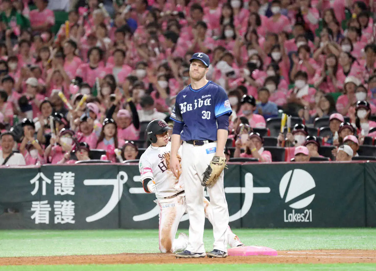 【画像・写真】ソフトB川瀬が2死満塁からの奇襲バント安打　決断した理由は視線の先にあった…