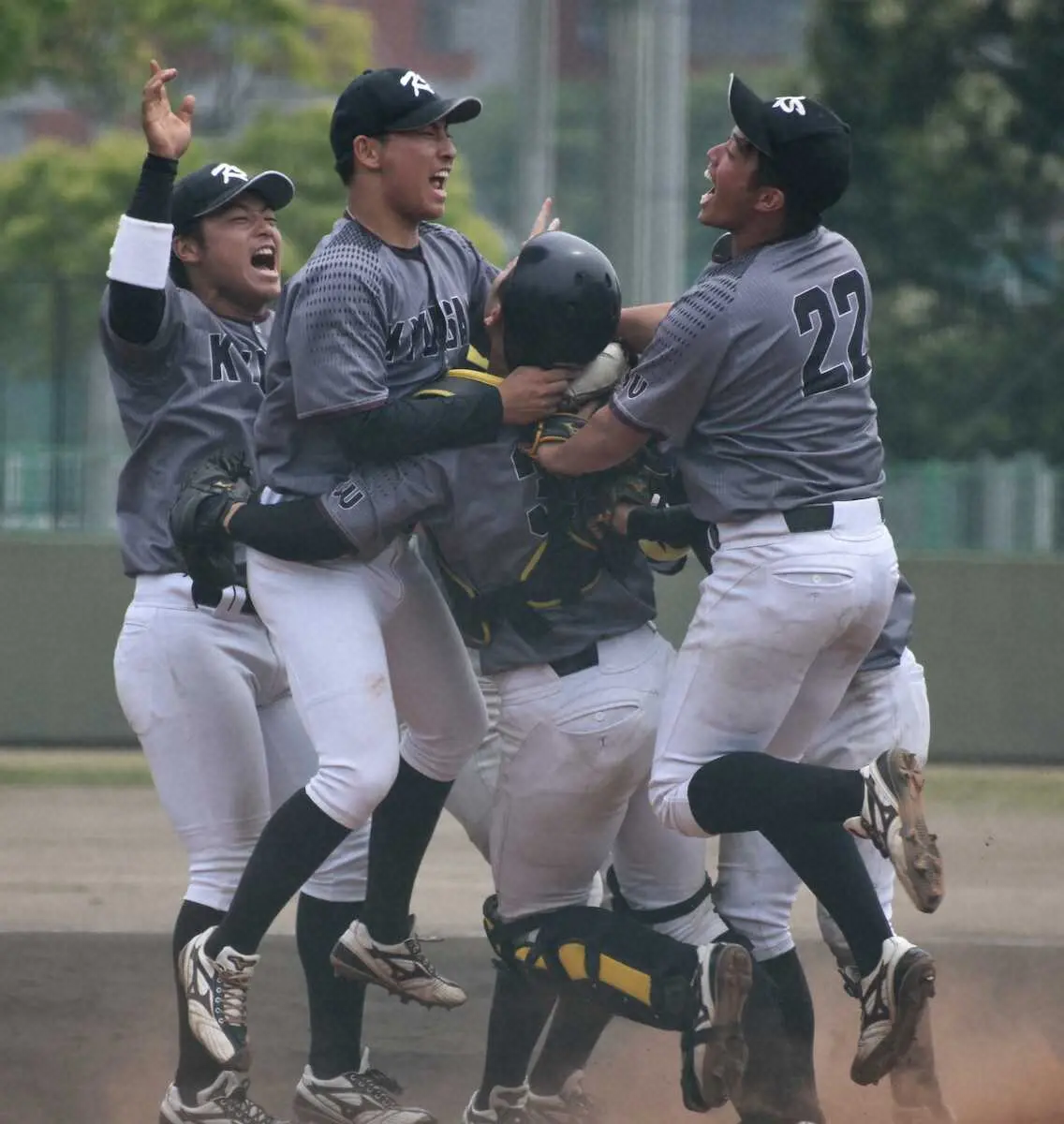 【画像・写真】九産大が3季ぶりの全国切符！4番の本田が先制V打。チームワークの優勝　