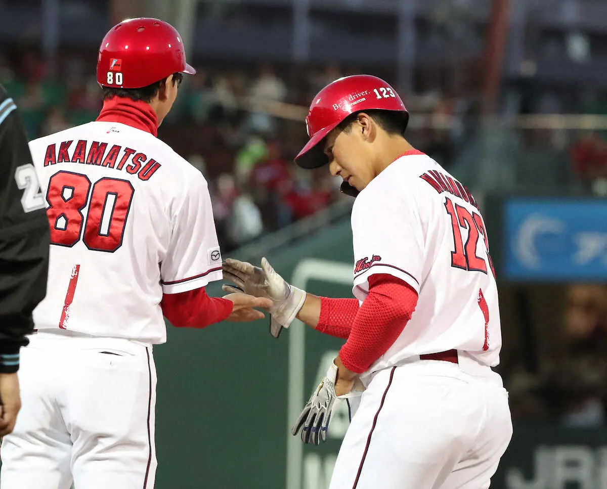 【画像・写真】広島・中村貴　ユニ間に合わず…育成時代の「123」でプロ初安打　「うれしかった。いいところに落ちた」