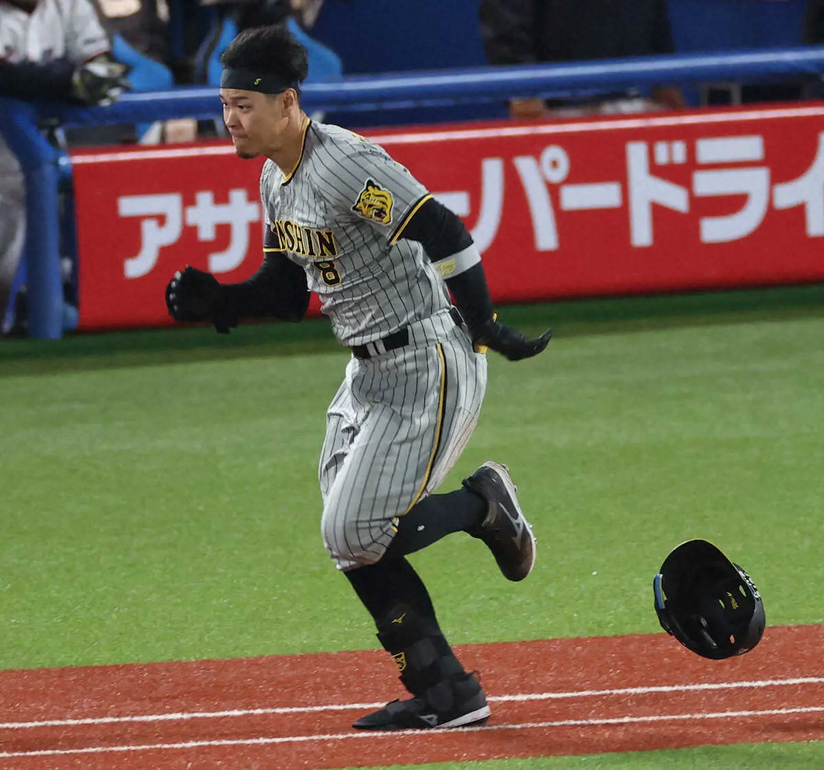 【画像・写真】阪神・佐藤輝の執念　平凡な二ゴロでも全力疾走！　併殺崩れで貴重な追加点に「一生懸命走りました」