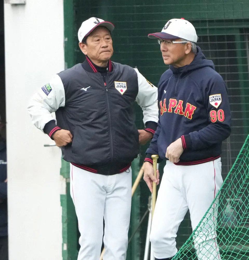 白井ヘッドコーチ（右）と栗山監督