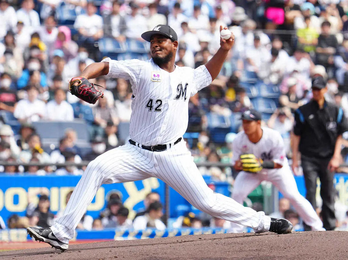 【画像・写真】ロッテ・メルセデス　「変則スライド」でブルペン待機　吉井監督が救援起用“バラす”