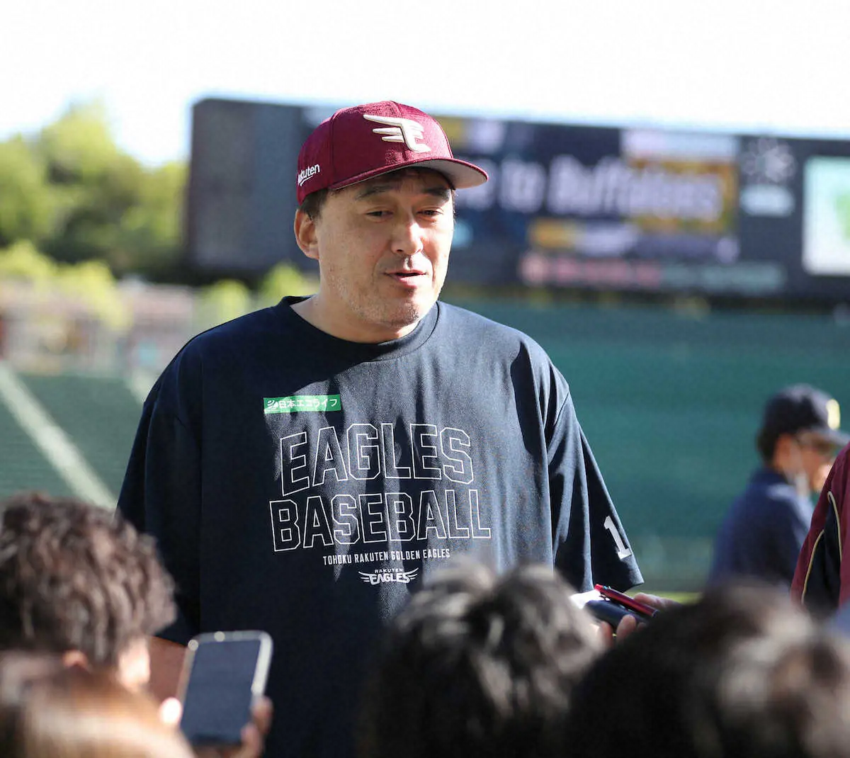 【画像・写真】【隠しマイク】楽天・石井監督　こまやかな気配り「皆さん逆光でまぶしくないですか？」