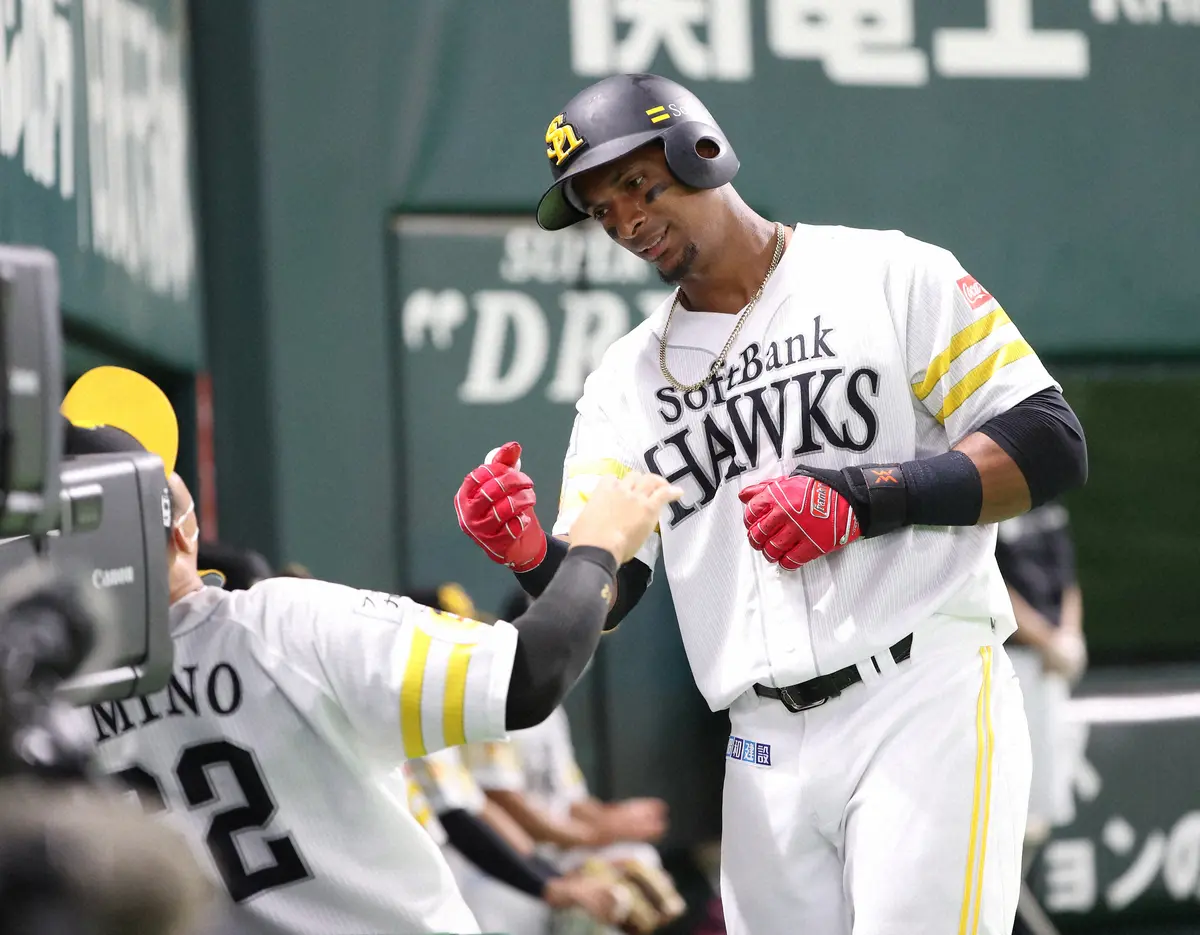 【画像・写真】ソフトB、デスパイネ調査！SNSでは“あの男”にも注目集まる「一緒に帰ってきて」「NPBではきつい」