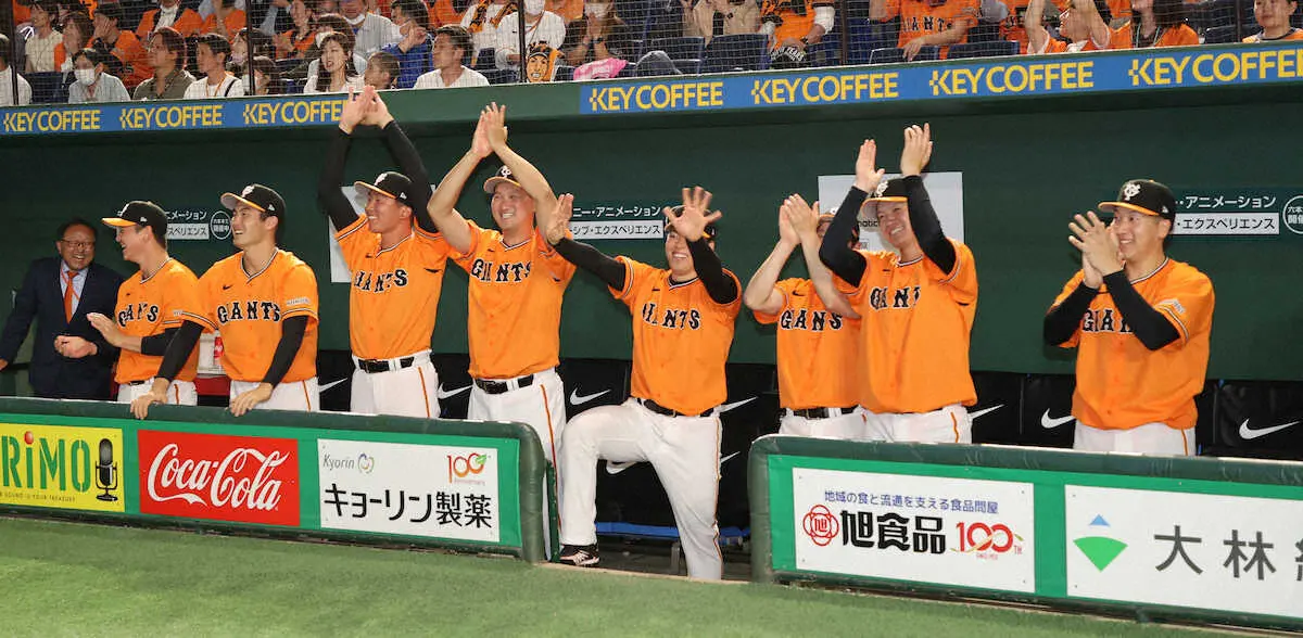 【画像・写真】巨人・戸郷完封「きょうぐらいはね、僕が頑張ろうと」エースの自覚あふれる23歳　リリーフ陣も大喜び