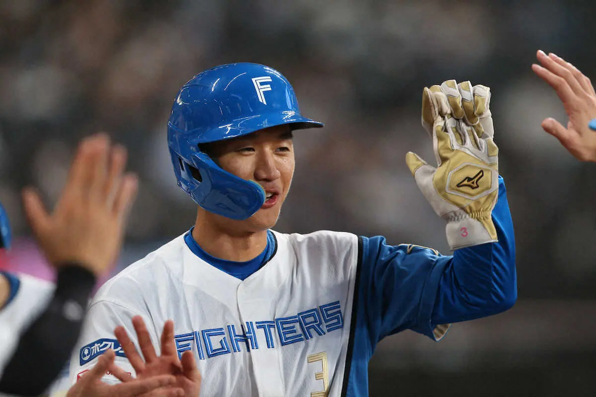 【画像・写真】日本ハム加藤豪将　中前打＆同点生還で日本デビュー飾る