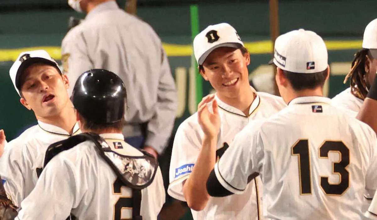 【画像・写真】阪神・湯浅　ヒヤヒヤの復帰登板も岡本斬りで貫禄「心の中で叫んでました」　桐敷の初星もアシスト