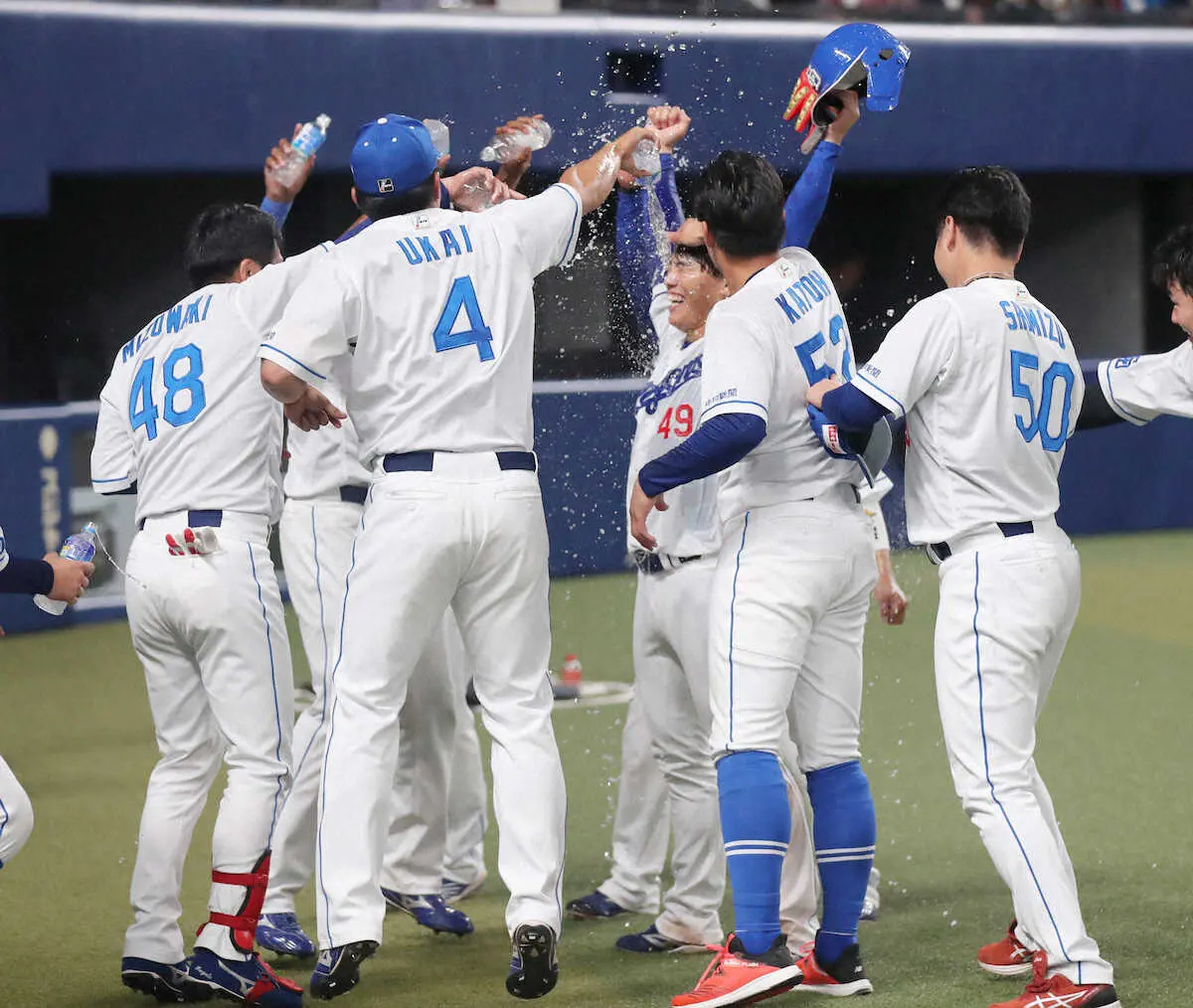 【画像・写真】中日・村松　大豊以来！34年ぶりの球団新人サヨナラ打　2度リクエストも“Wセーフ”3度うれしい初劇勝