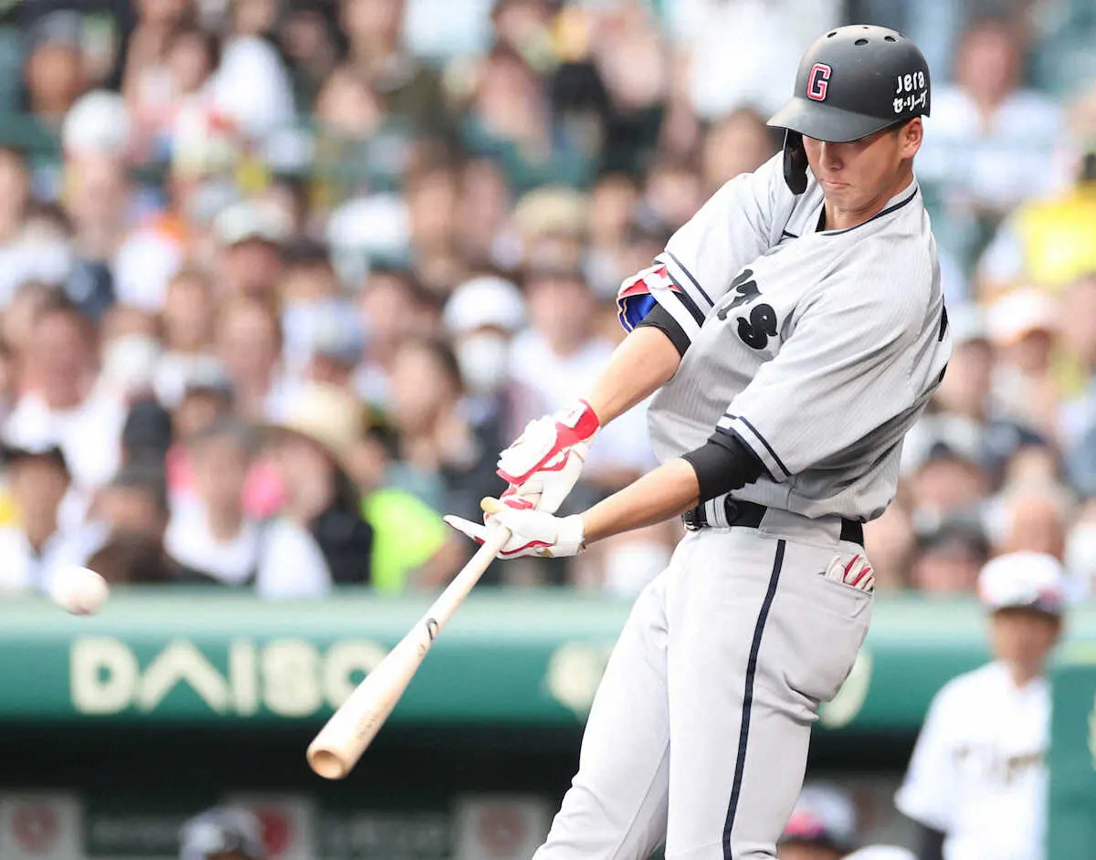 【画像・写真】巨人・秋広が7回に同点4号ソロ！「何とか援護したかった」甲子園の風切り裂く“超弾丸ライナー”