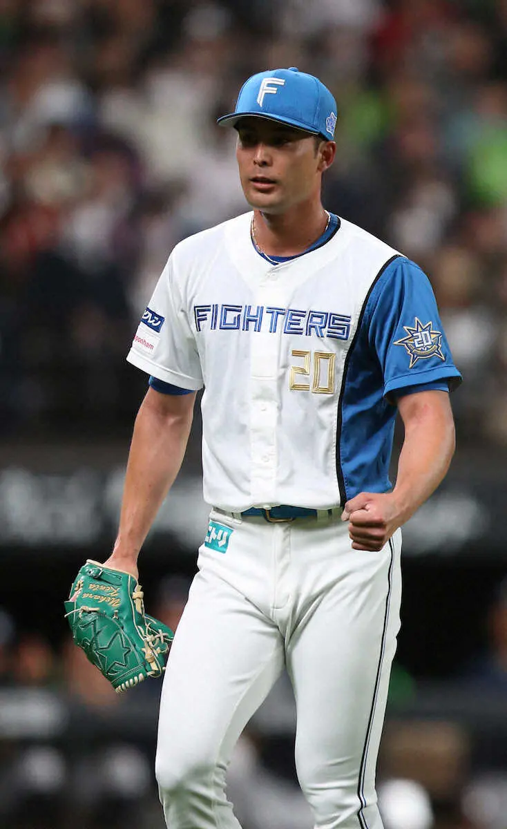 【画像・写真】交流戦＜日・ヤ＞5回、村上を見逃し三振に仕留めガッツポーズする上原（撮影・高橋　茂夫）