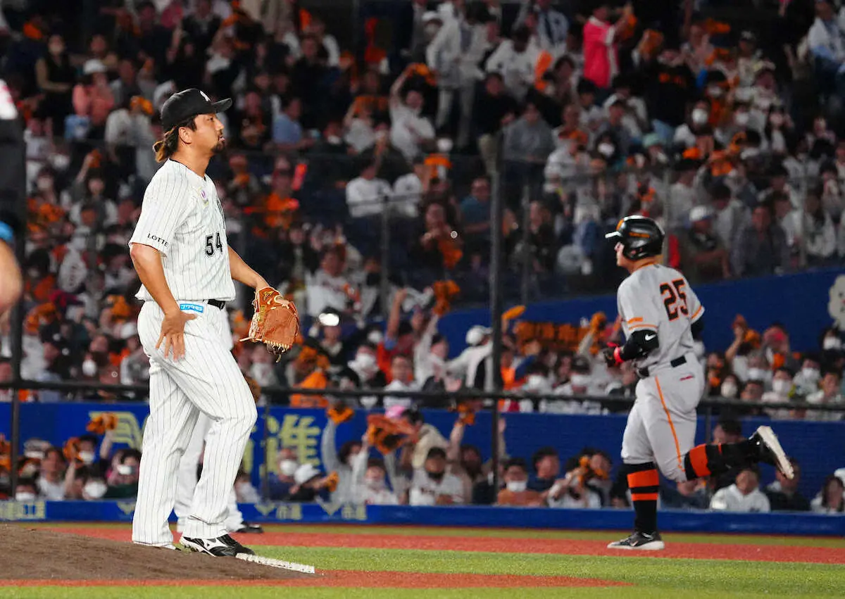 【画像・写真】ロッテ・沢村　前夜の好投から一転…古巣巨人の岡本＆中田に2者連続本塁打を浴びて3失点