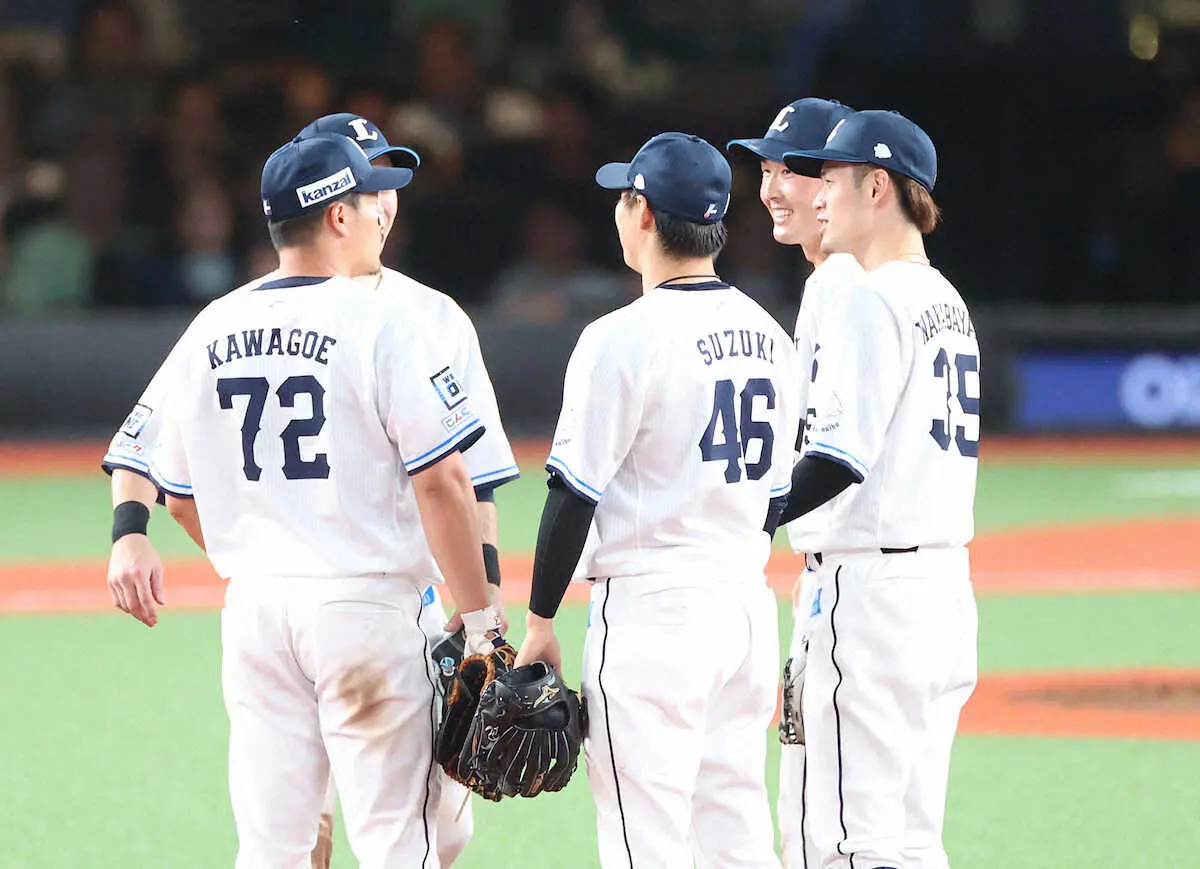 【画像・写真】西武宮川のウイニングボールを川越が右翼席へ　無事手元に戻り「何か僕らしいな」　124戦目で初先発勝利