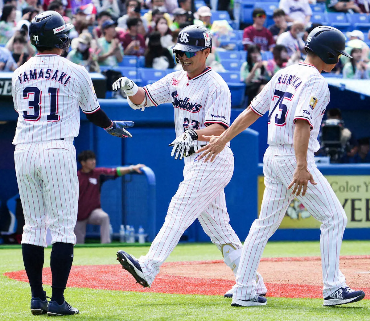 【画像・写真】ヤクルト・青木　今季1号の先制2ラン！昨年8月16日以来の一発「しっかりと押し込むことができました」