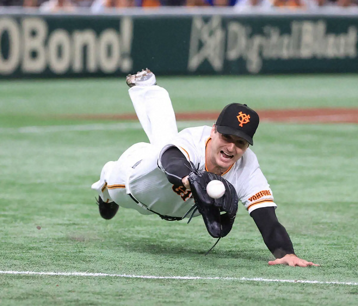 【画像・写真】巨人グリフィン　“桑田の悪夢”よぎるダイブで東京ドーム騒然　痛みこらえて続投も白星ならず