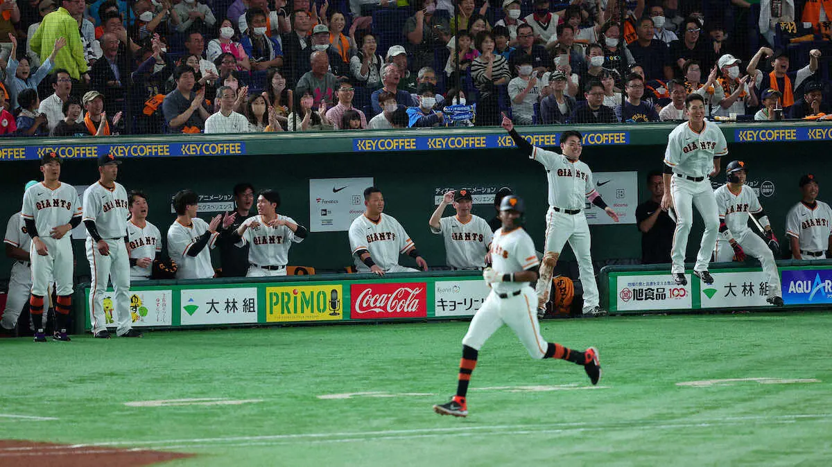 【画像・写真】巨人　いろいろあったけどサヨナラ勝ちで5割復帰　岡本和が劇打　大勢プロ最多44球で2勝目