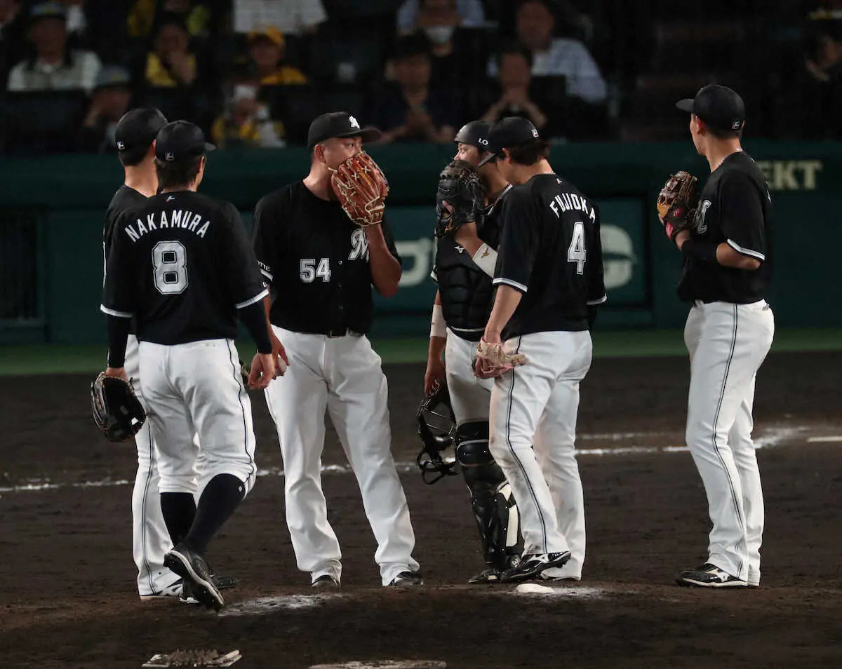 【画像・写真】ロッテ　悔しい延長11回サヨナラ負け3連敗…3点追う土壇場9回に湯浅攻略で追いつく執念も実らず