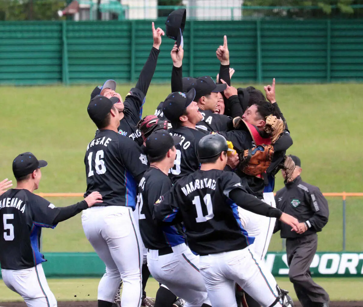 【画像・写真】北海道ガスが4本塁打で札幌ホーネッツに大勝。3年連続3度目の東京ドーム切符