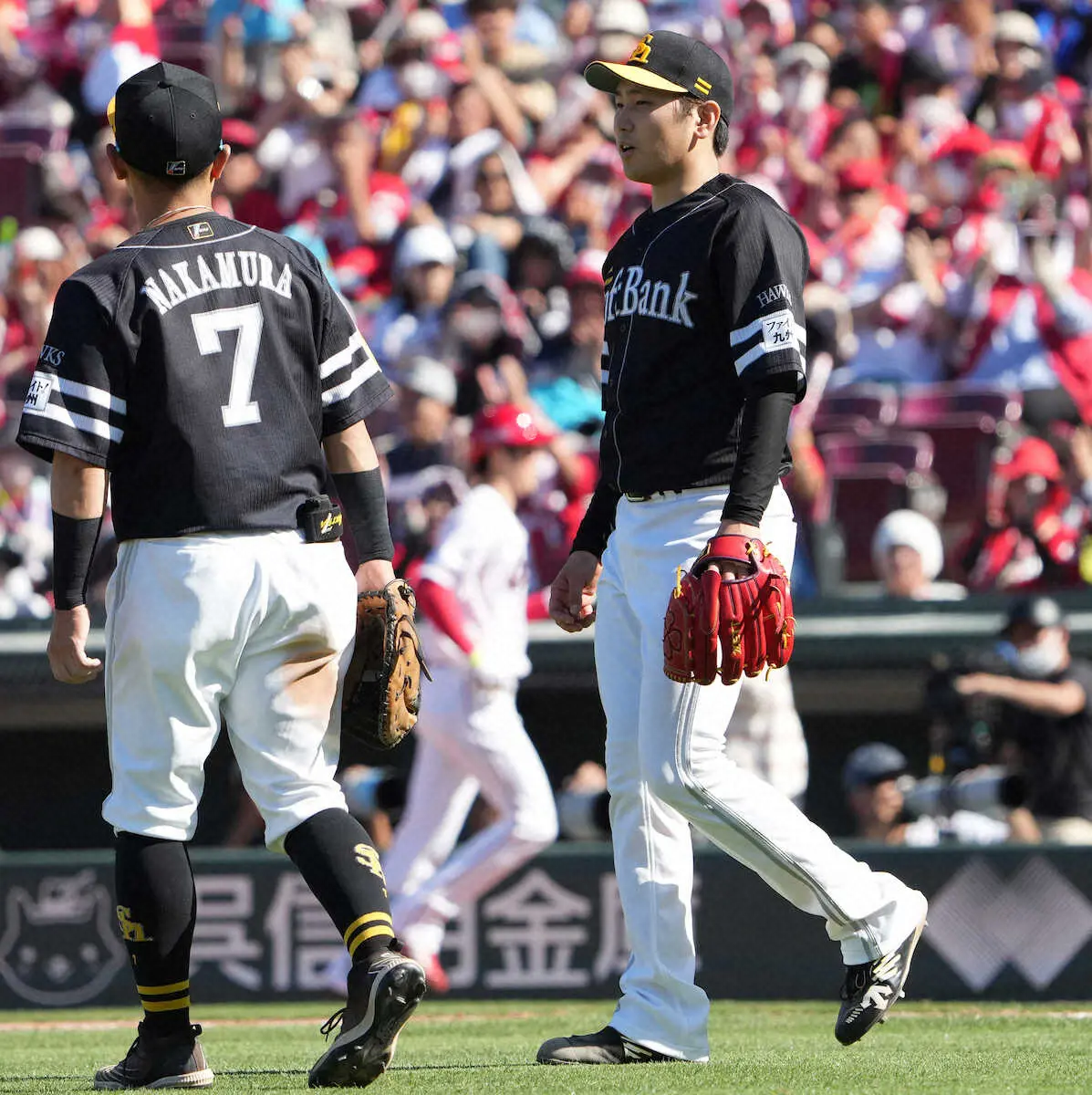 【画像・写真】広島に4年ぶり黒星　ソフトB・藤本監督、セーフティースクイズへの守備にムッツリ「やらせるなら…」