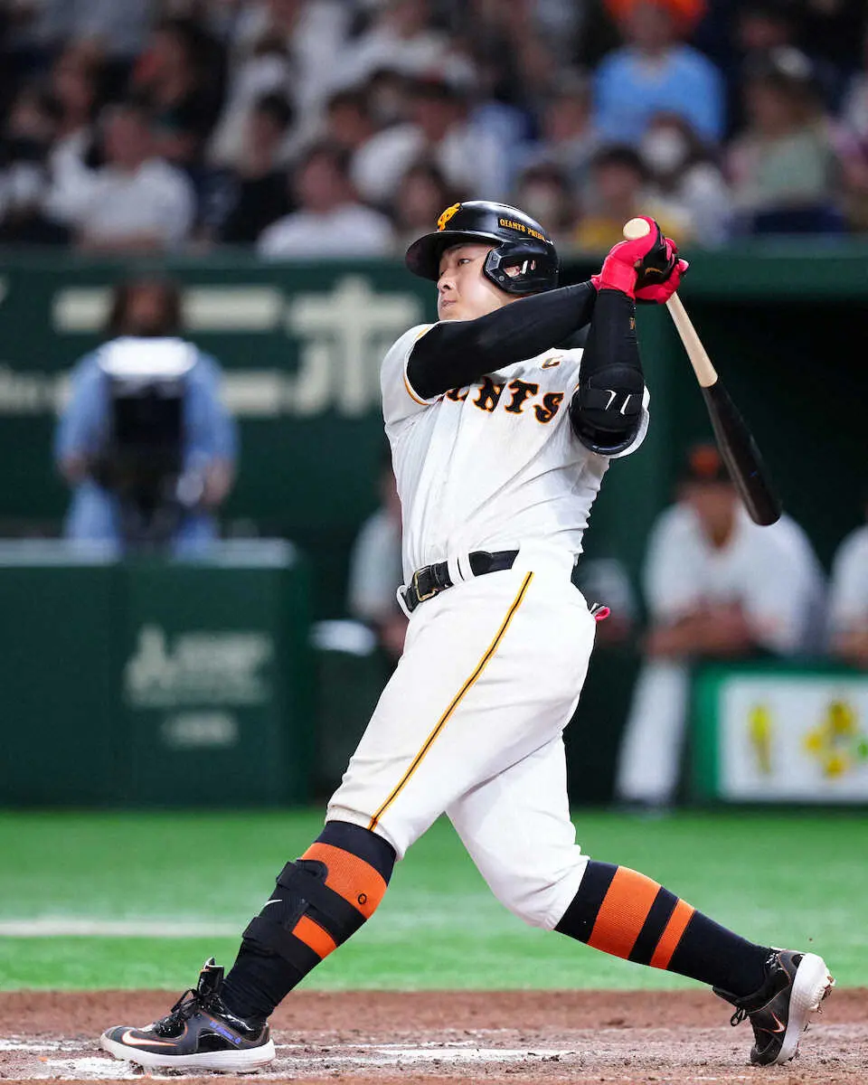 【画像・写真】巨人・岡本　サヨナラ打「気づいたら地面に倒れ込んで…」　自身3度目で延長戦では初